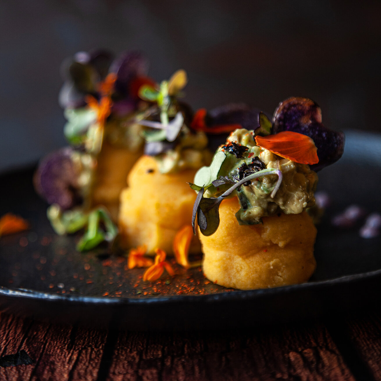 BOCADOS DECAUSA LIMEÑA CON AGUACATE