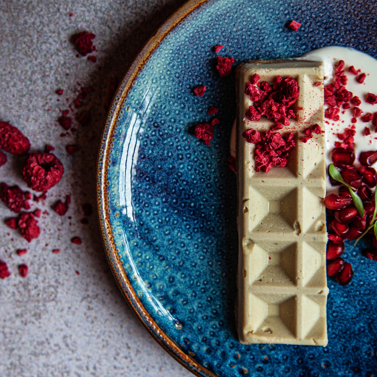 CHEESECAKE CRUDIVEGANO DE ANACARDO Y AGUACATE